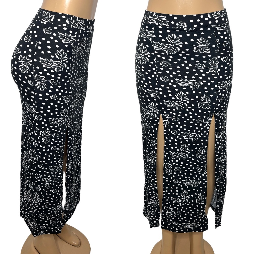 NWT Size S/M and L Stretchy Women Black and White Floral Pencil Casual Skirt